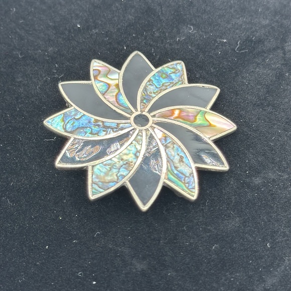 TAXCO MEXICO STERLING SILVER MOTHER OF PEARL ONYX STONE PINWHEEL STAR PIN - Picture 2 of 4